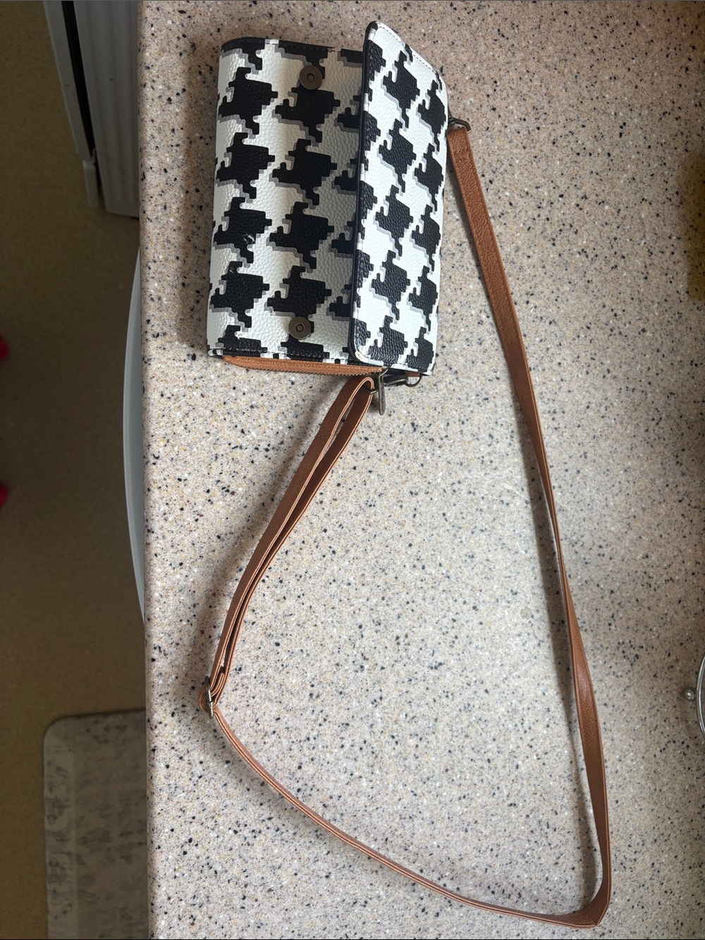 thirty-one Black & White Houndstooth Crossbody with Tan Strap